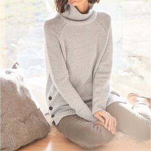 Garnet Hill Light Grey Side-Button Cashmere T-Neck Sweater - Medium